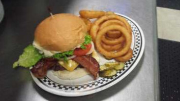 Shooters Saloon And Eatery food