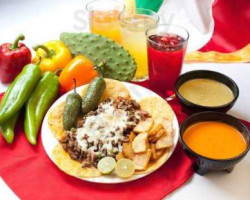 100% Antojitos Mexicanos food