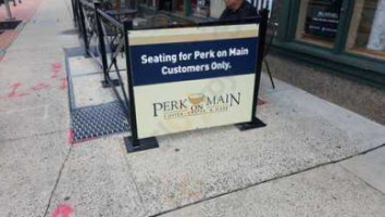 Perk On Main outside