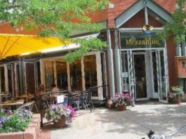 Mezzaluna outside