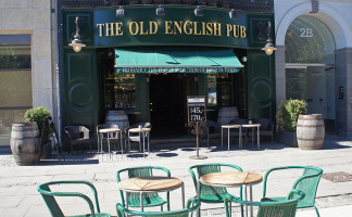 The Old English Pub inside