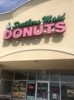 Southern Maid Donuts outside