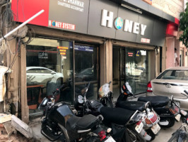 Honey Cyber Cafe outside