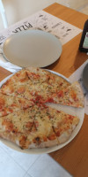 Pizza Napolitana food