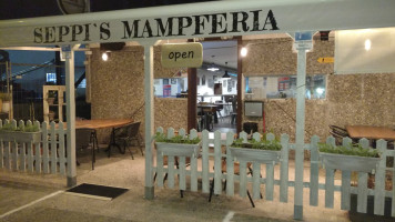 Seppi's Mampferia inside