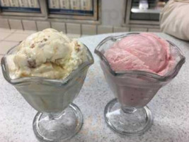 Oberweis Ice Cream And Dairy Store food