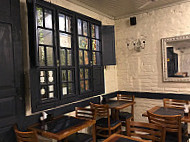 Giullios Bar e Restaurante inside