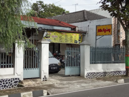 Mie Agung 2 outside
