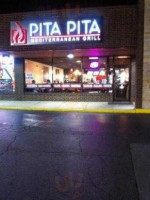 Pita Pita Mediterranean Grill food