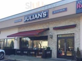 Julian's Pizza Kitchen outside