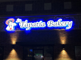 La Tapatia Bakery outside