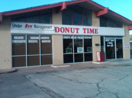 Donut Time outside