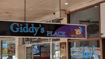 Giddy's Place outside