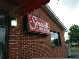 Stroud's Barbeque outside