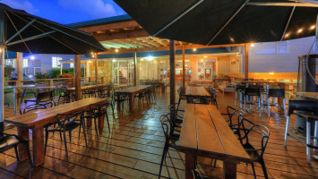 Castaway Restaurant and Bar inside