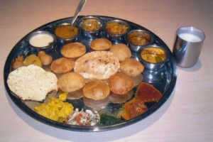 Gormeh Thaal food