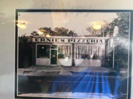 Ernie's Pizzeria outside