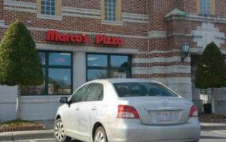 Marcos Pizza outside