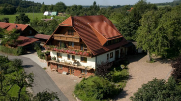 Berghof Weinacker outside