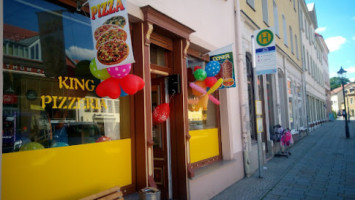 King Döner Pizzeria outside