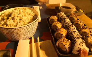 Makana Foods SanlÚcar: Sushi Poké House food