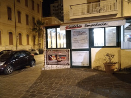 Pizzeria Empedocle outside