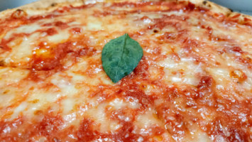 Pizzeria 4 Stagioni food