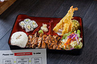 Ozen Sushi inside