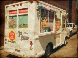 Sweet Pete's Ice Cream Truck outside