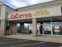 La Carreta Mexicano outside