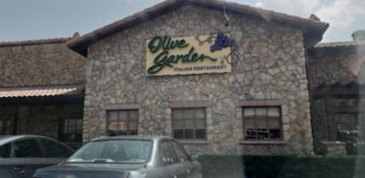 Olive Garden Rogers outside
