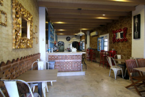 Cafeteria Los Robles inside