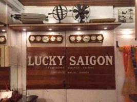 Lucky Saigon (north Canal) inside