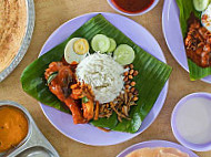 Nasi Lemak Pasar Bercham food