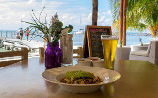 Mar-Bella Rawbar & Grill Isla Mujeres food