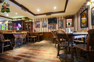 The Piper's Irish Pub inside