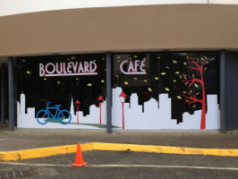 Boulevard Café outside
