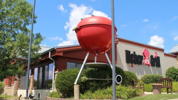 Weber Grill Lombard outside