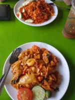 Thohirah Cafeela food