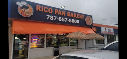 Rico Pan Bakery outside