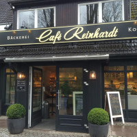Cafe Reinhardt outside