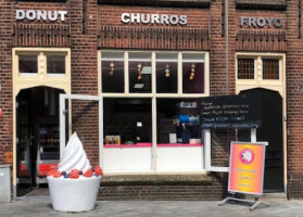 Gijs Mien Oliebollen Frozenyoghurt Churros Nederland food