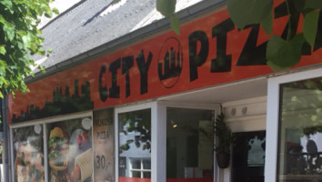 City Pizza outside