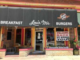 Louie Ms Burger Lust outside