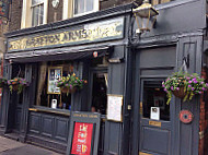 Grafton Arms outside