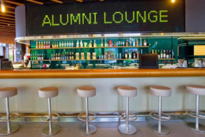 Alumni Quattro Lounge food