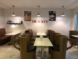 ‪dr Cafe‬ inside
