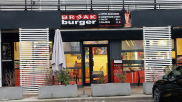 Break Burger outside