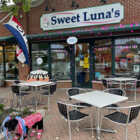 Sweet Luna's Frozen Desserts Bubble Tea inside