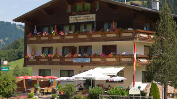 Restaurant-Pension Alpenblick outside